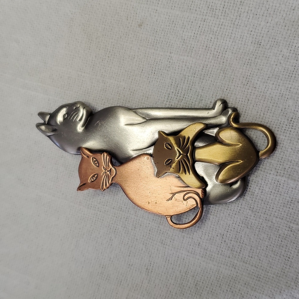 Elegant, Multi Toned Cat Brooch